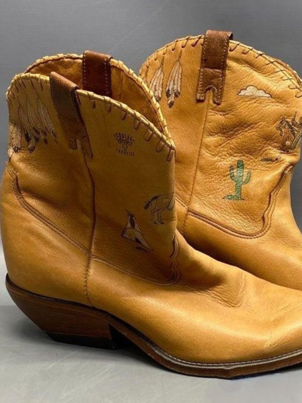 Excellent Vintage Zodiac Native American Painted brn Leather Ankle Boots size 9